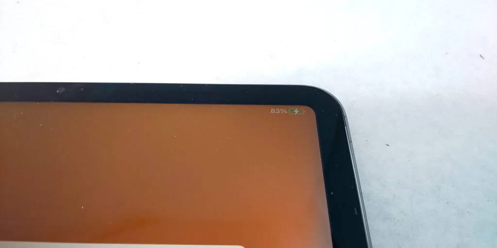 iPad Pro 10.5 2017 充電口修理 — 修理の様子