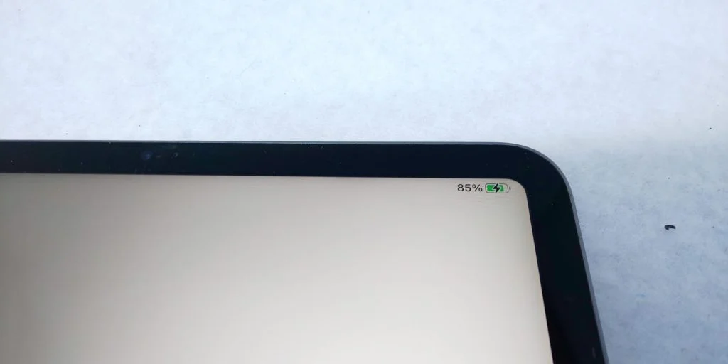 iPad 3 2012 充電口修理 — 修理の様子