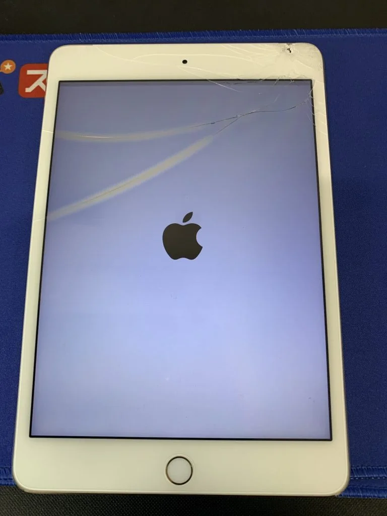 iPad Pro 12.9 第2世代 2017 バッテリー交換 — 修理の様子