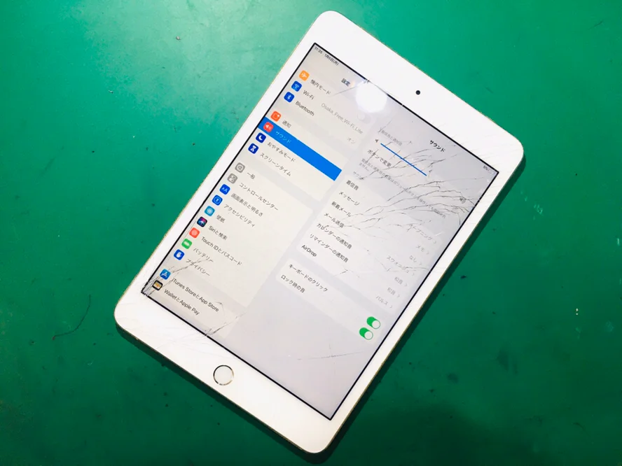 iPad 2 2011 画面割れ修理 — 修理の様子