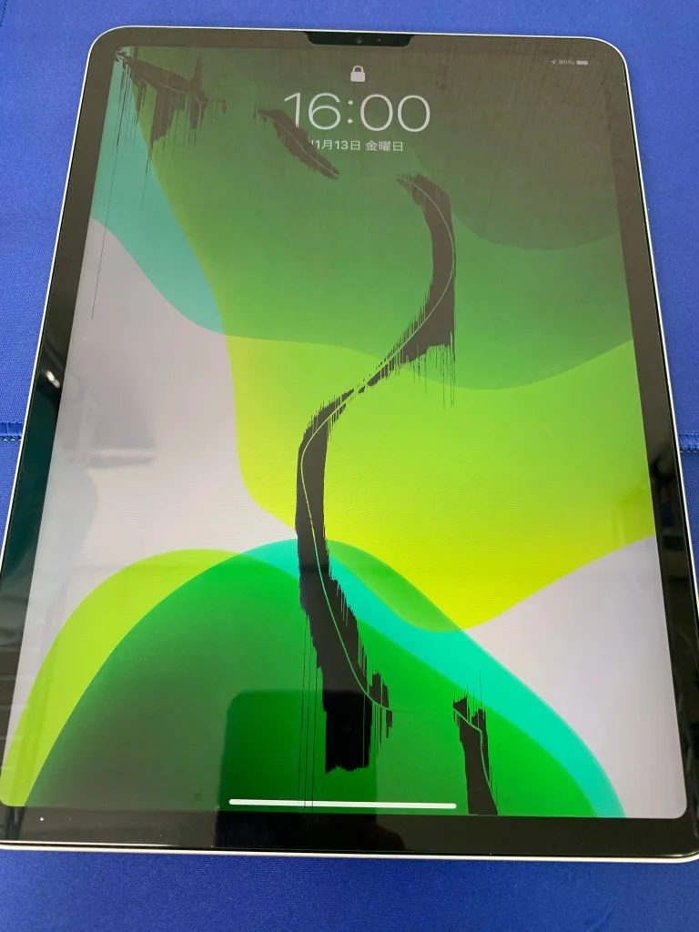 iPad mini 7 2024 液晶修理 — 修理の様子