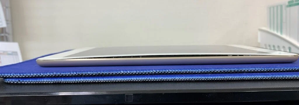 iPad Pro 12.9 第3世代 2018 バッテリー交換 — 修理の様子