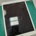 iPad Pro 11 第4世代 2022 画面割れ修理 — 修理の様子