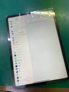 iPad 4 2012 画面割れ修理 — 修理の様子