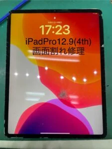 iPad 11 2024 画面割れ修理 — 修理の様子