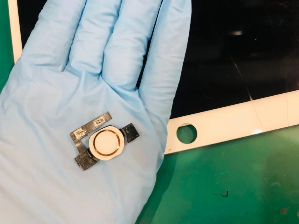 iPad Pro 11 第3世代 2021 液晶修理 — 修理の様子