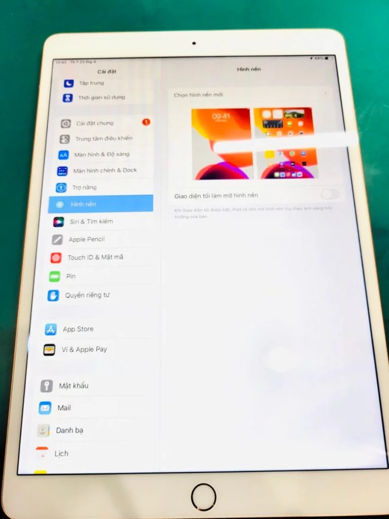 iPad 3 2012 画面割れ修理 — 修理の様子