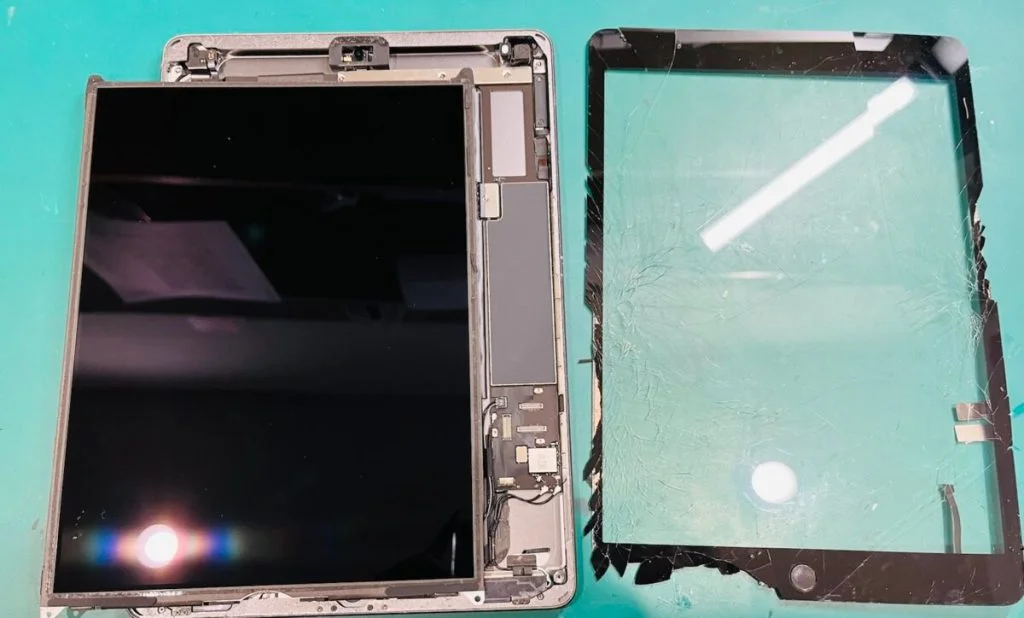 iPad mini 1 2012 液晶修理 — 修理の様子