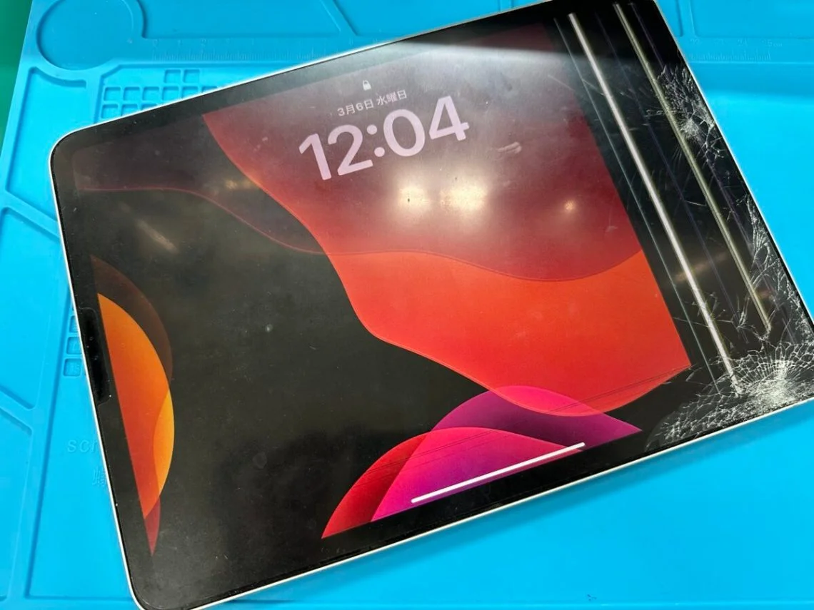 iPad Air 6 2024 画面割れ修理 — 修理の様子