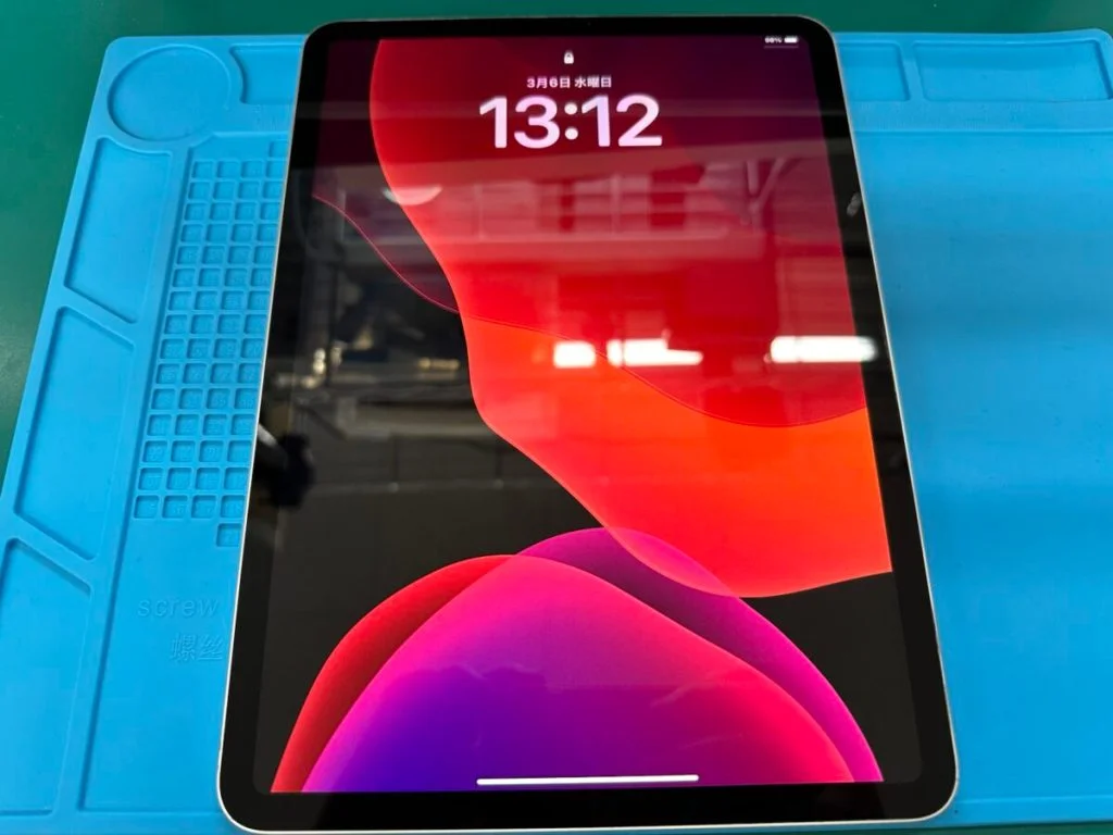 iPad 10 2022 液晶修理 — 修理の様子