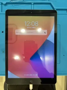 iPad 7 2019 タッチパネル修理 — 修理の様子