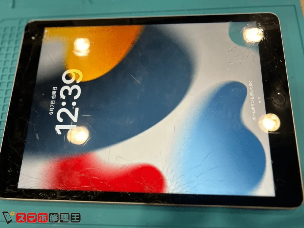 iPad 11 2024 タッチパネル修理 — 修理の様子
