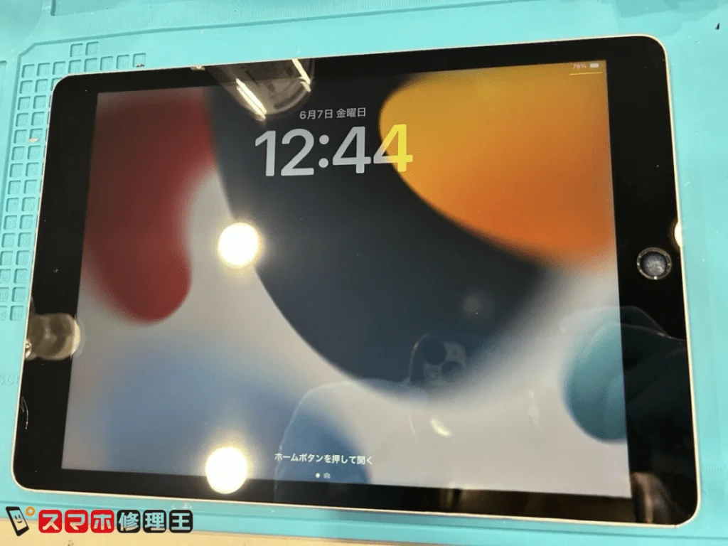 iPad Pro 13 2024 タッチパネル修理 — 修理の様子