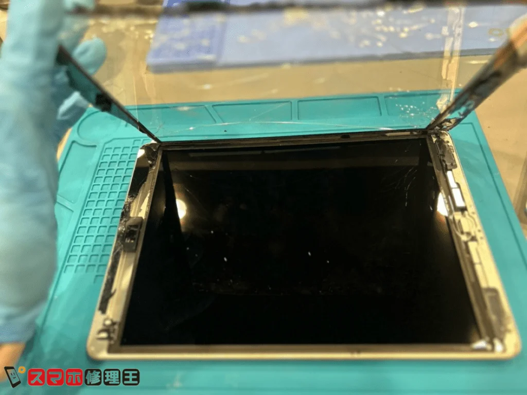iPad Pro 11 第3世代 2021 タッチパネル修理 — 修理の様子