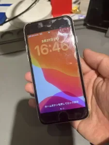 iPhone 12 Pro Max バッテリー交換 — 修理の様子