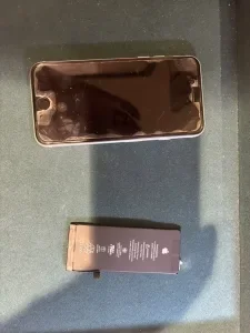 iPhone 6 Plus バッテリー交換 — 修理の様子