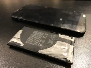 iPhone 16 Pro Max バッテリー交換 — 修理の様子