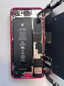 iPhone 5s バッテリー交換 — 修理の様子