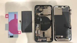 iPhone 7 Plus バッテリー交換 — 修理の様子