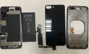 iPhone 14 バッテリー交換 — 修理の様子