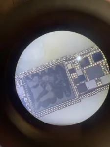 iPhone XR 起動不良修理 — 修理の様子