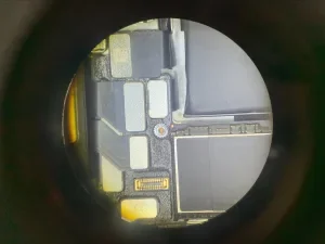 iPhone 14 通信修理 — 修理の様子