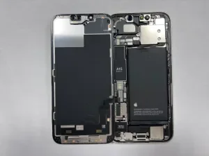 iPhone 16 Pro Max 基板修理 — 修理の様子