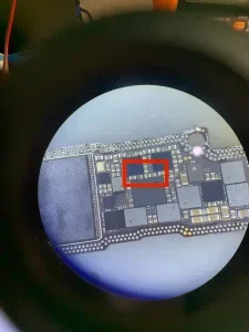 iPhone 11 Pro 通信修理 — 修理の様子