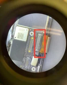 iPhone 5s 通信修理 — 修理の様子