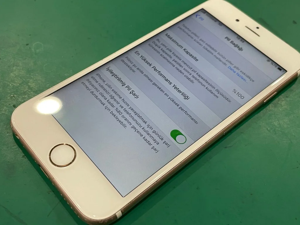iPhone 7 Plus マザーボード修理・IC 基板修理 — 修理の様子