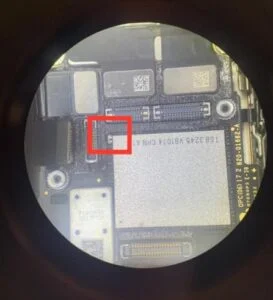 iPhone XR データ復旧 — 修理の様子