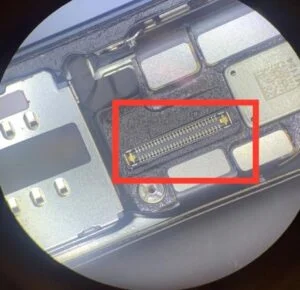 iPhone 16 Pro Max 起動不良修理 — 修理の様子