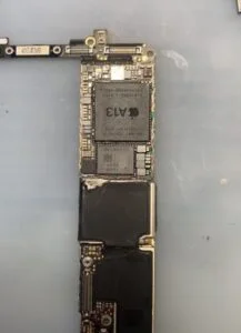 iPhone 11 データ復旧 — 修理の様子