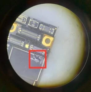 iPhone 16 Pro Max 無線 WiFi修理 — 修理の様子