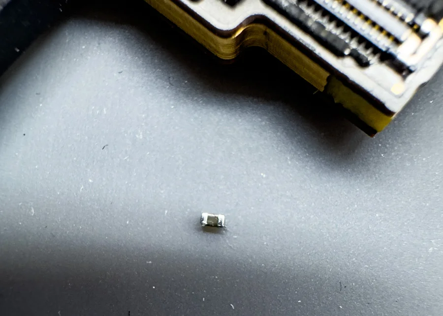 iPhone XR 通信修理 — 修理の様子