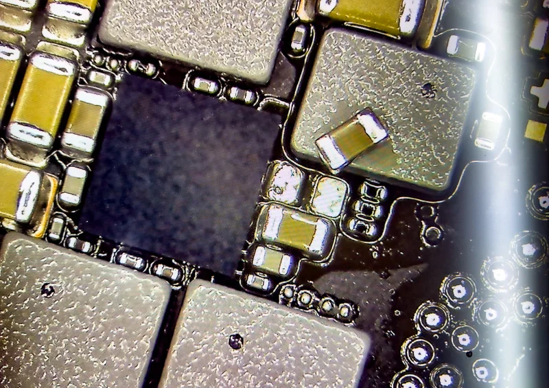 iPhone 7 Plus 通信修理 — 修理の様子