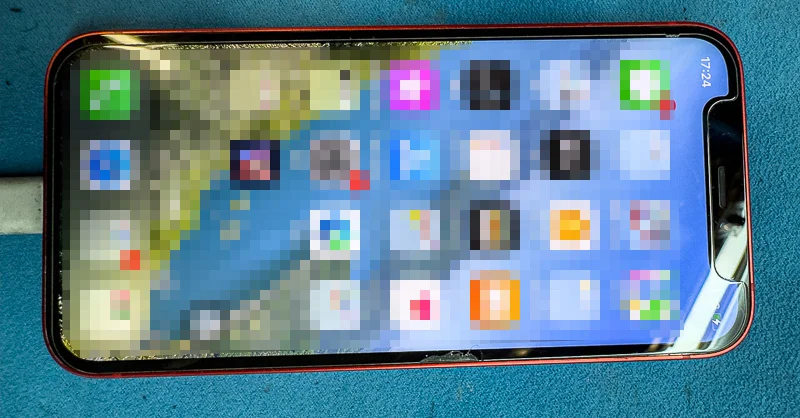 iPhone 6 マザーボード修理・IC 基板修理 — 修理の様子