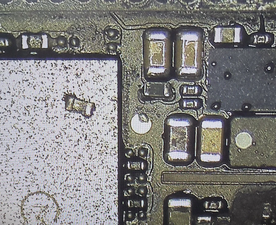 iPhone 12 データ復旧 — 修理の様子