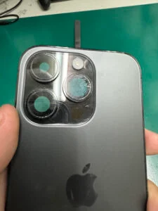 iPhone 14 カメラ修理 — 修理の様子