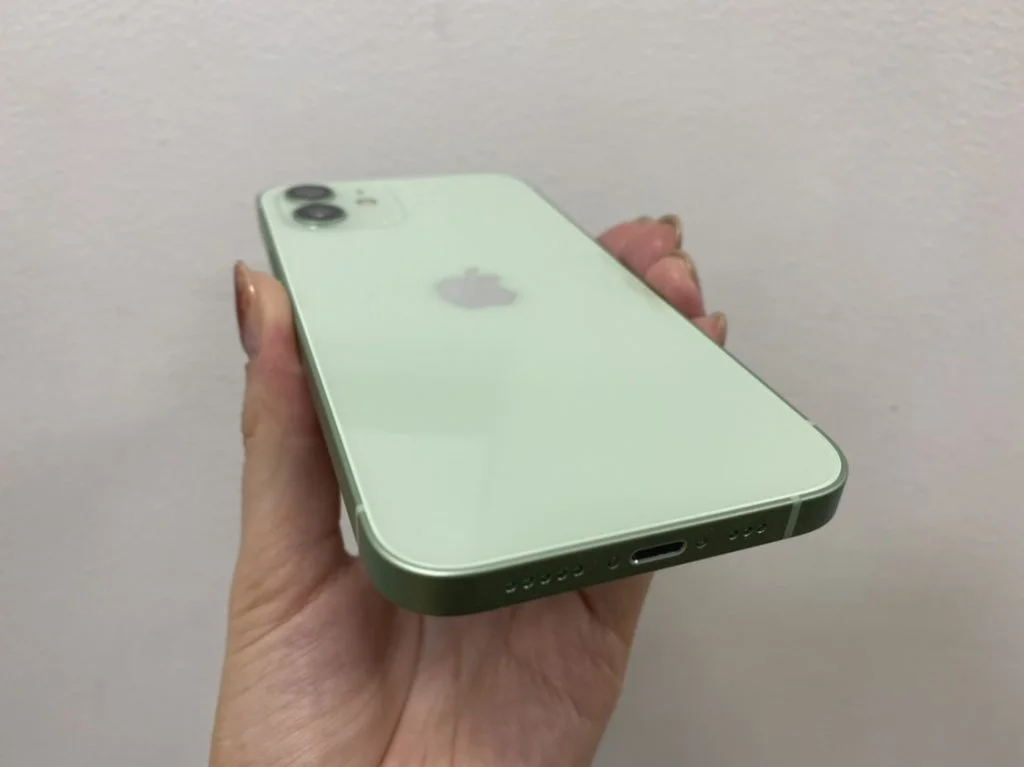 iPhone 12 Pro Max カメラ修理 — 修理の様子