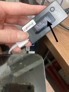 iPhone 7 充電口修理 — 修理の様子