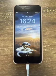 iPhone 15 Plus 充電口修理 — 修理の様子