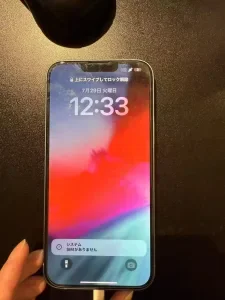 iPhone 12 mini 充電口修理 — 修理の様子