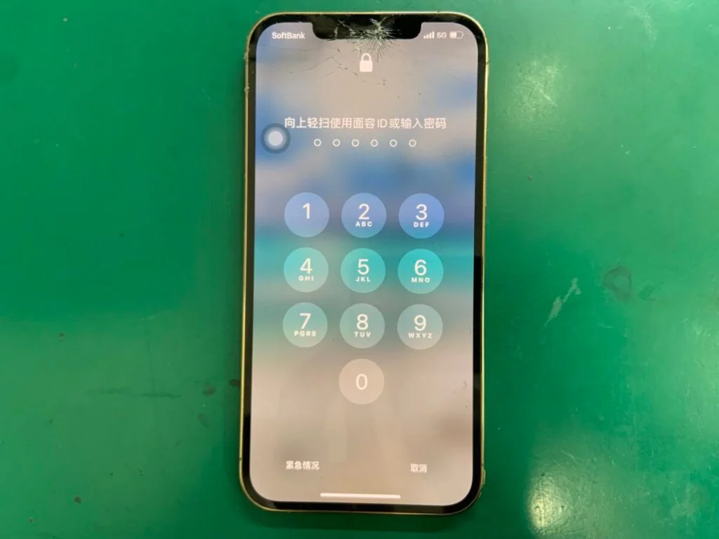 iPhone 14 Pro Max 画面割れ修理 — 修理の様子