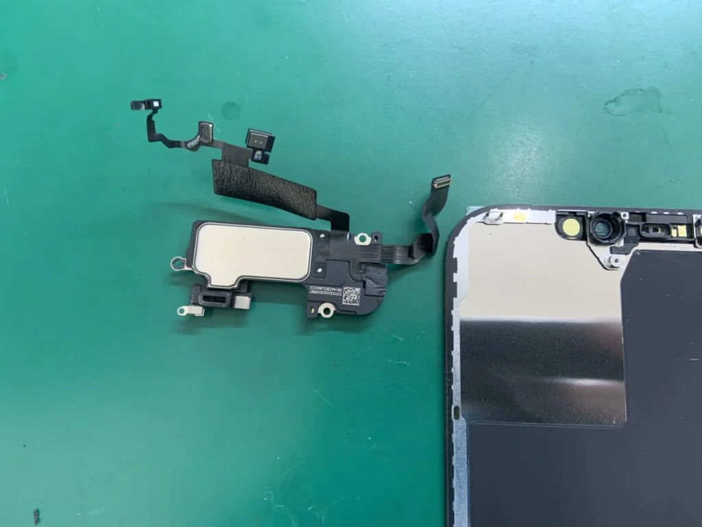 iPhone 13 Pro 画面割れ修理 — 修理の様子
