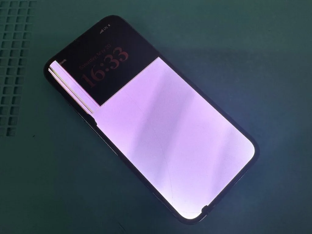 iPhone 6s Plus 液晶修理 — 修理の様子