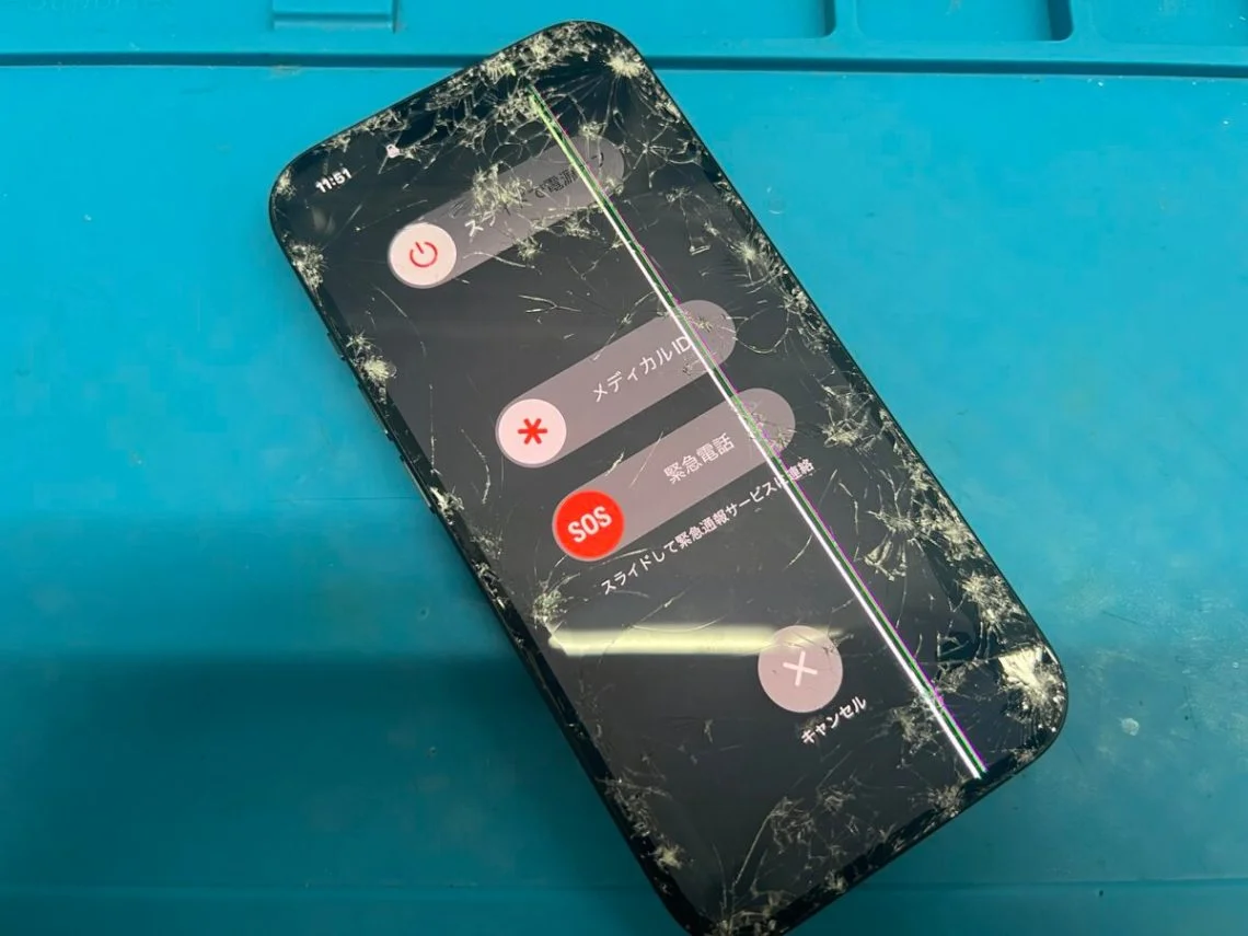 iPhone 16 Plus 画面割れ修理 — 修理の様子