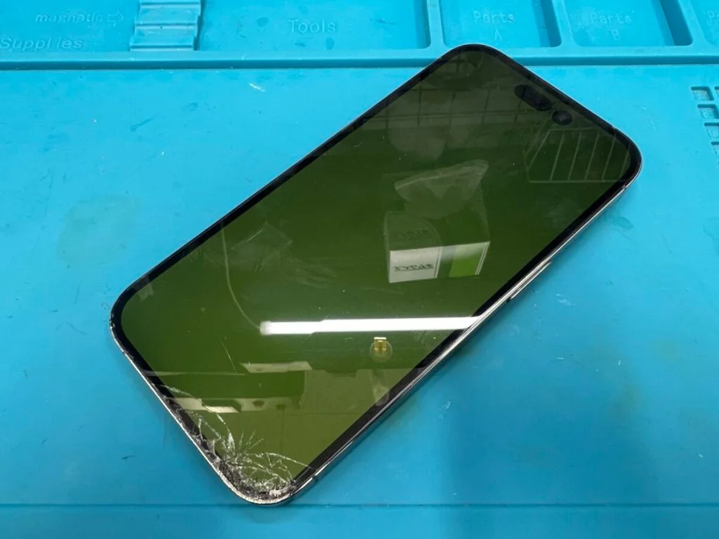 iPhone 6 Plus 液晶修理 — 修理の様子
