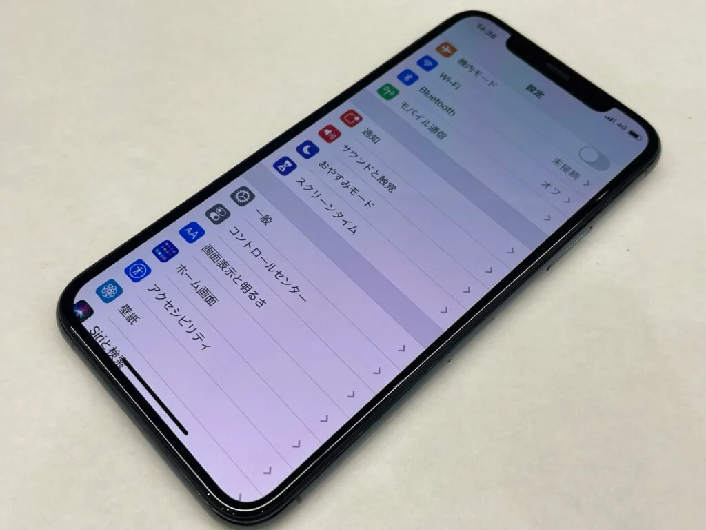 iPhone 12 mini 画面割れ修理 — 修理の様子