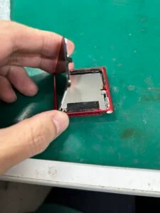 iPod touch 3 バッテリー交換 — 修理の様子